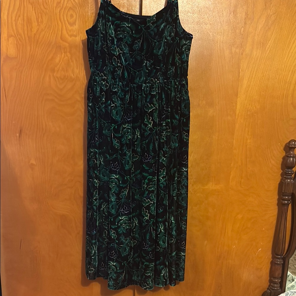 Elegant Green Velvet Dress